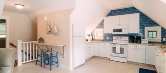 Pristine Two bedroom getaway near Lake Express Ferry & Lake Michigan