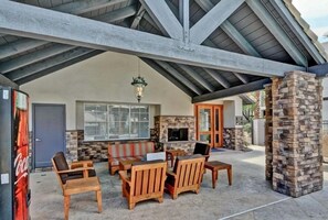 Condo, 2 habitaciones | Restaurante al aire libre