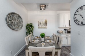 Dining - Villa Allison 2 Bedroom Condo by RedAwning (Scottsdale)
