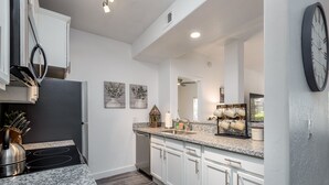 Condo, 2 chambres | Cuisine privée