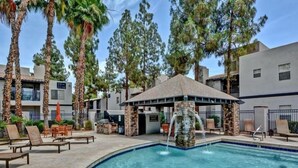 Condo, 2 chambres | Piscine