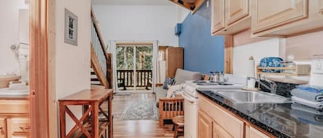 Condo, 1 Bedroom | Private kitchen | Fridge, oven, coffee/tea maker, toaster