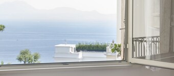 Apartment for 8: modern, spacious, kids-friendly, stunning view on the bay