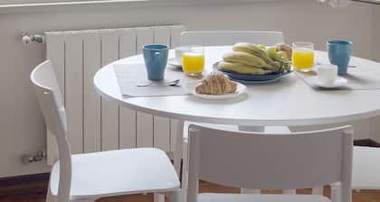 Apartment for 8: modern, spacious, kids-friendly, stunning view on the bay