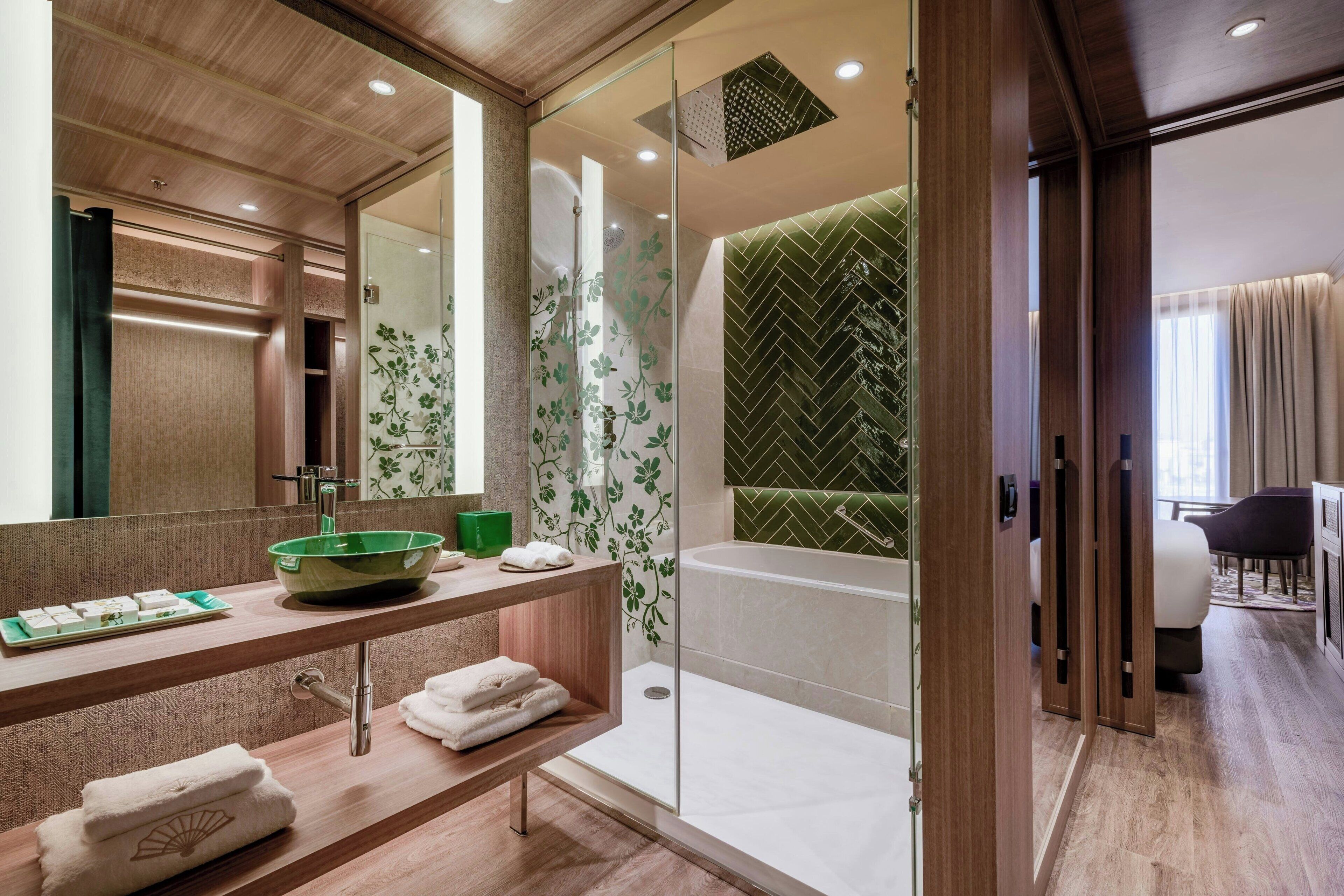 1 bedroom, hypo-allergenic bedding, pillow-top beds, minibar