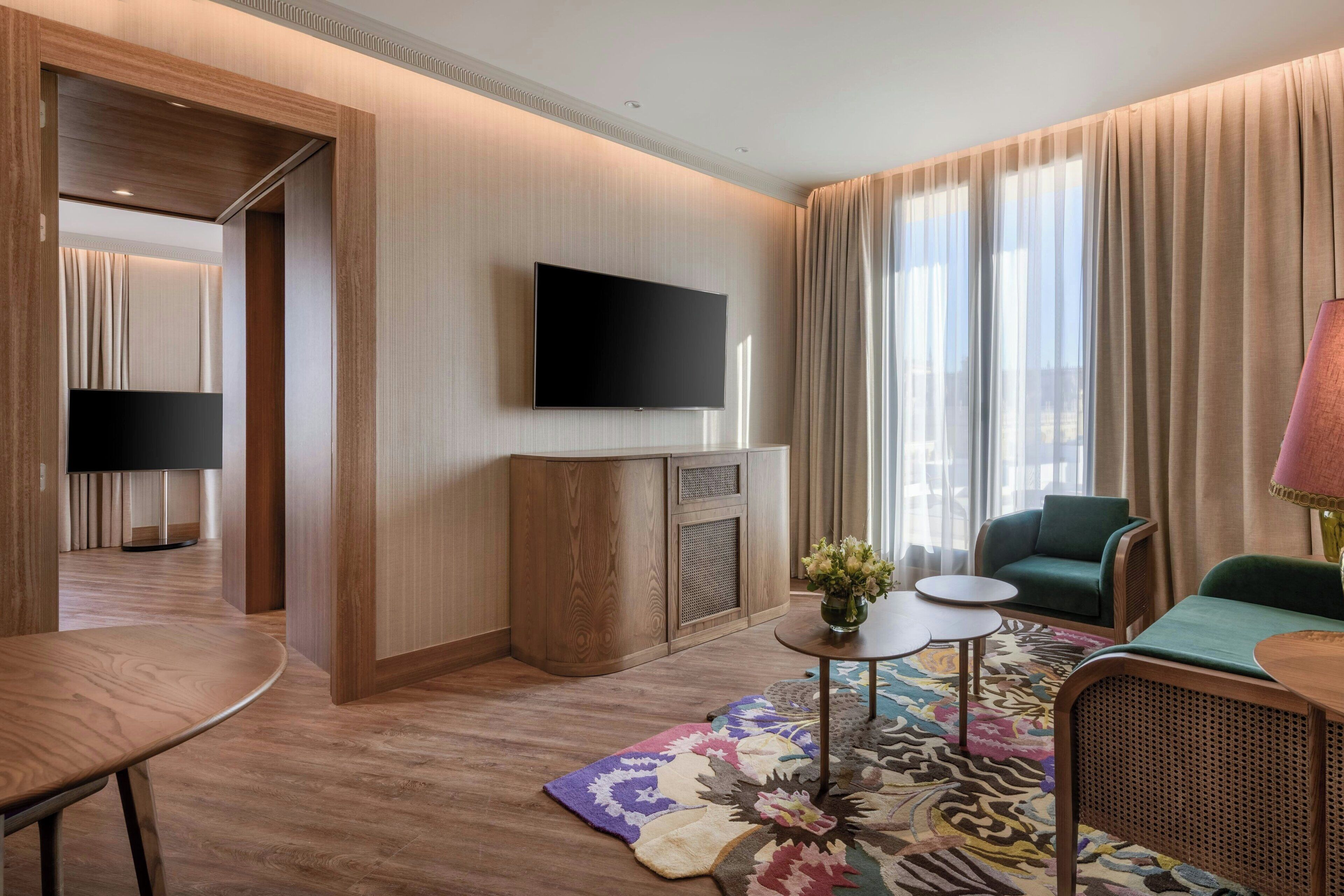 suite, 1 king bed, non smoking, terrace | 1 bedroom, hypo-allergenic bedding, pillow-top beds, minibar