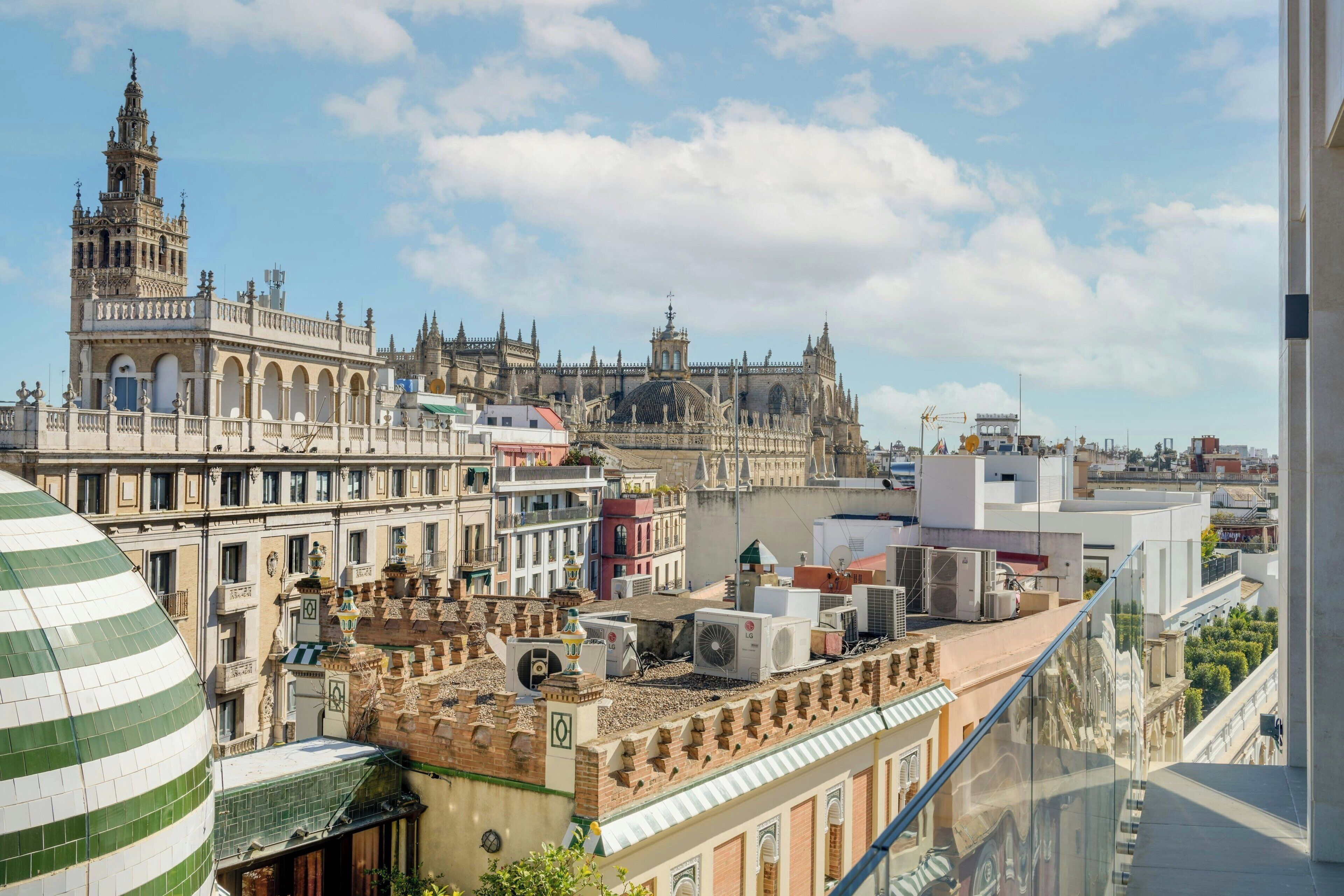 1 bedroom, hypo-allergenic bedding, pillow-top beds, minibar