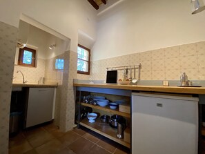 K ühlschrank, Herdplatte, Geschirrspüler