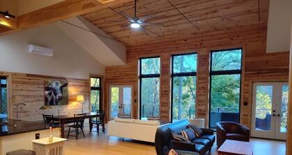 RATED A TOP RIVER CABIN In Virginia. Stunning views! The heart of Nelson County.