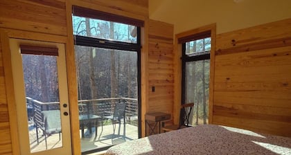 The Rockfish River Cabin,Private,River Sounds, Stunning views! 10 min to Rt 151!