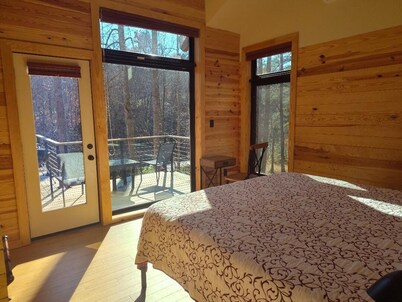 The Rockfish River Cabin,Private,River Sounds, Stunning views! 10 min to Rt 151!