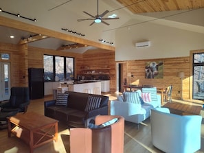 Smart TV - Top Rated River Cabin in the Heart of Nelson County. 
Close to all attractions! (Faber)
