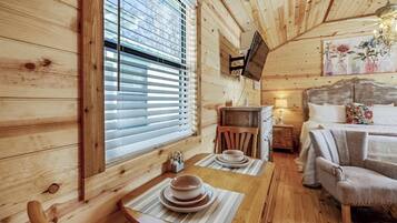 1 bedroom, iron/ironing board, WiFi (free), bed sheets