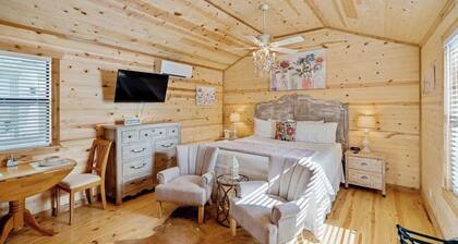Romantic Stay Right On Main St!