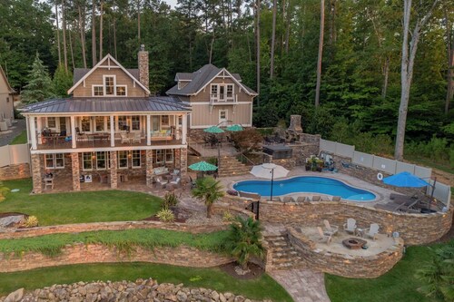 The Oasis at Lake Gaston - Heated Pool, Hot Tub, Pontoon Boat Rental Included!