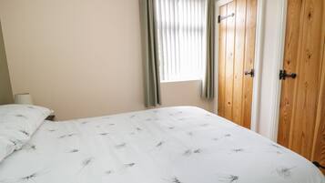 Cottage | 2 bedrooms, individually decorated, individually furnished, free WiFi