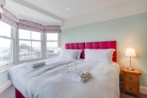 5 bedrooms, iron/ironing board, free WiFi, bed sheets