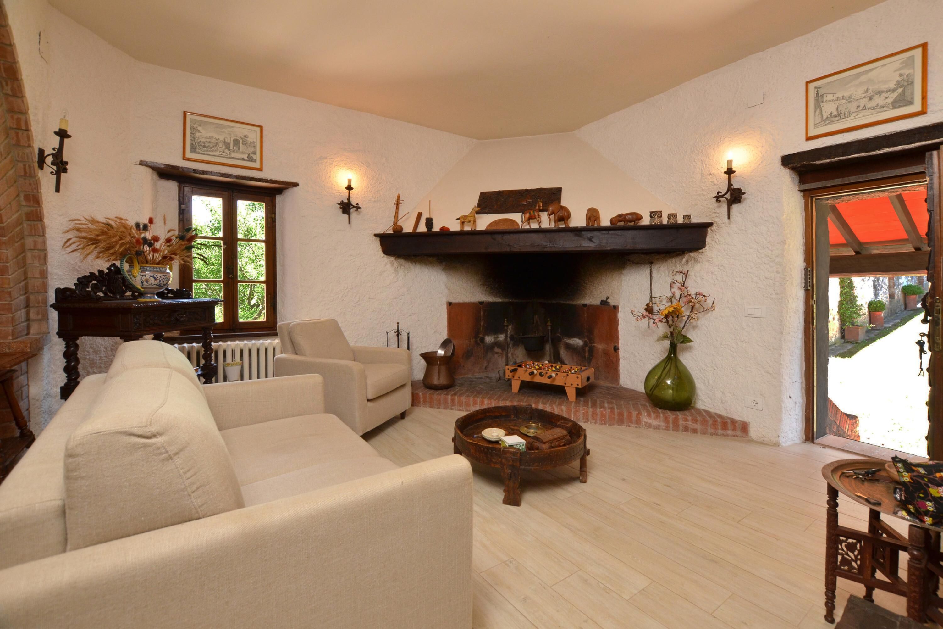 Tv, eldstad och dvd-spelare