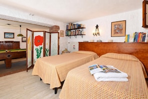Family House, 2 Bedrooms, 2 Bathrooms, Mountainside (Il Fortino) | 2 bedrooms, iron/ironing board, bed sheets - Il Fortino (Monteriggioni)