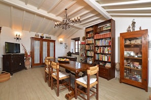 Family House, Multiple Bedrooms, 2 Bathrooms, Mountainside (Il Fortino) | Dining