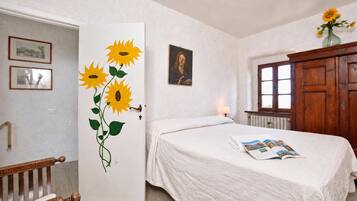 Familienhaus, 2 Schlafzimmer, 2 Bäder, Bergseite (Il Fortino) | 2 Schlafzimmer, Bügeleisen/Bügelbrett, Bettwäsche