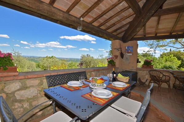 Family House, Multiple Bedrooms, 2 Bathrooms, Mountainside (Il Fortino) | Outdoor dining - Il Fortino (Monteriggioni)