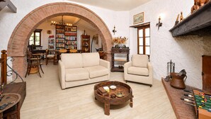 Unclassified image, 5 of 44, button - Il Fortino (Monteriggioni)
