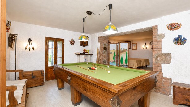 Unclassified image, 1 of 44, button - Il Fortino (Monteriggioni)