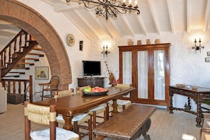 Family House, 2 Bedrooms, 2 Bathrooms, Mountainside (Il Fortino) | Dining - Il Fortino (Monteriggioni)