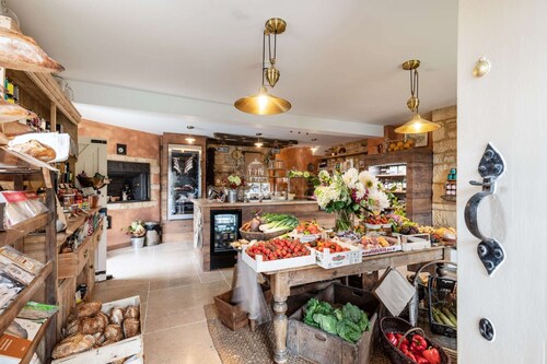 Pet friendly Cotswold holiday accommodation with two bedrooms - The Cotswold Guy Apartment