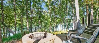 Lake Home, Dock, Hot Tub and Pet Friendly
