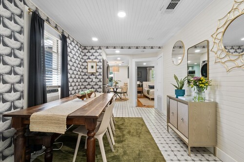 Comfortable Downtown Pensacola Stay • Pet Friendly Yard • Fire Pit • Game Room