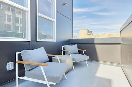 Individually furnished, iron/ironing board, bed sheets