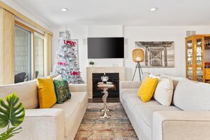 Smart TV, fireplace - Stunning Water Views - Fireplace - Chelsea Harbor (Atlantic City)