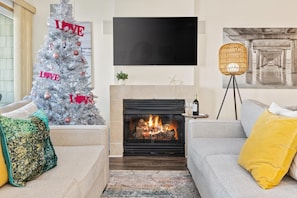 Smart TV, fireplace