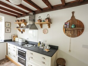 Cottage | Private kitchen | Dishwasher, cookware/dishes/utensils - Bodhyfryd (Penmaenmawr)