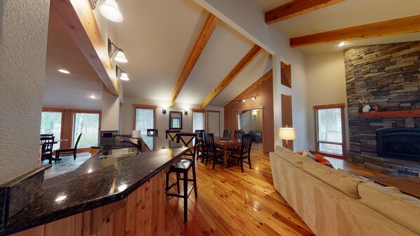 Interior - Family Oasis with Access to The Cove (Sunriver)