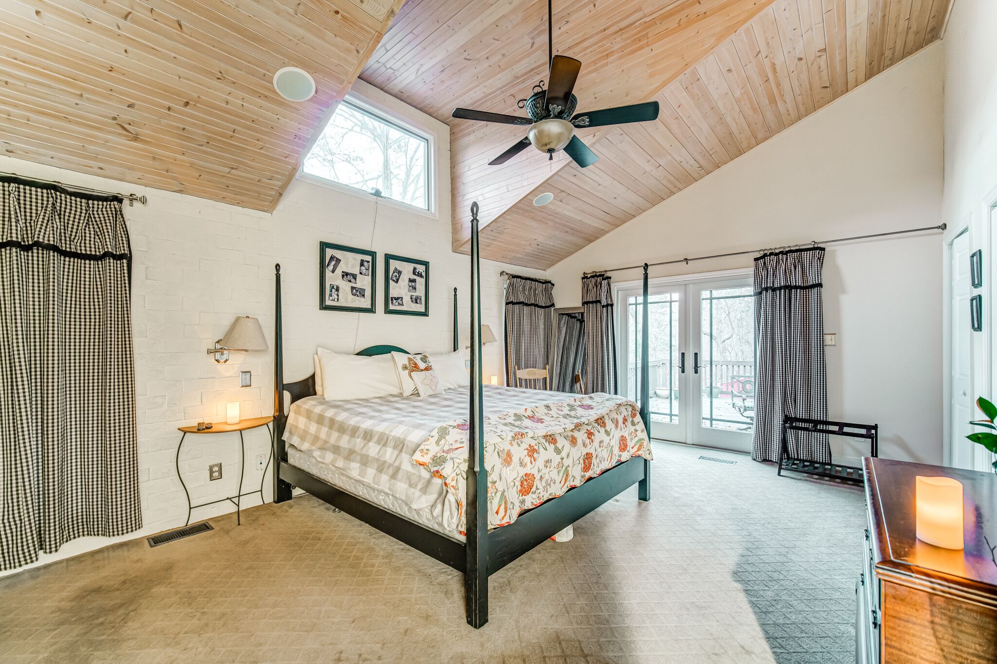 7 bedrooms, desk, iron/ironing board, travel crib