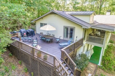 Huge Secluded Lakeside Super Private Gorgeous Retreat