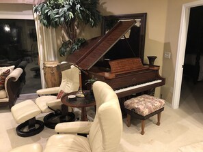 Unclassified image, 3 of 25, button