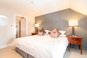 Double Room, 1 Double Bed, Non Smoking, Ensuite | Hypo-allergenic bedding, individually decorated, individually furnished - Black Bull Gartmore (Stirling)