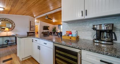 Castaway Cove—5 Bed Lakeside Retreat—Boat Rental!