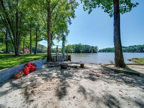 Miscellaneous - Castaway Cove—5-Bed Lakeside Retreat—Hot Tub—Fire Pit! (Charlotte)