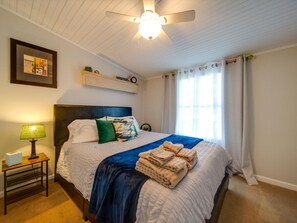 5 bedrooms, desk, iron/ironing board, travel crib