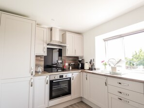 Cottage | Dapur pribadi | Lemari es, ketel listrik, dan pemanggang roti
