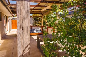 Terrace/patio - Orana 2 blocks to Beach FREE Wifi (Apollo Bay)