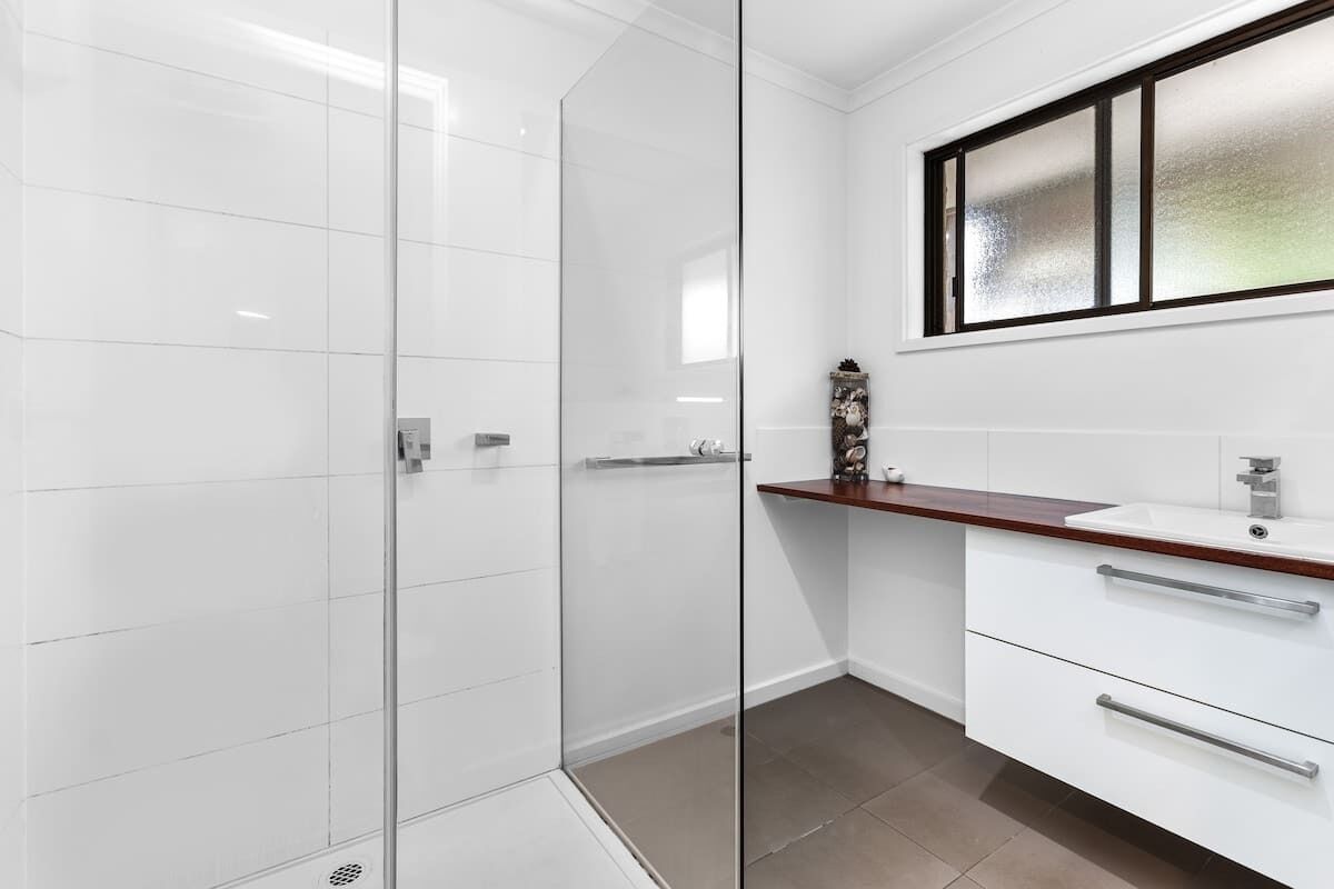 Shower, hair dryer, shampoo
