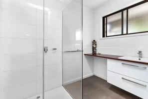 Dusche, Haartrockner, Shampoo