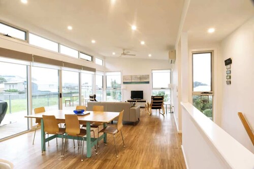 Ocean Loft - Ocean view Pet Friendly Free Wi-Fi