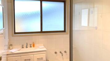 Shower, hair dryer, towels, shampoo